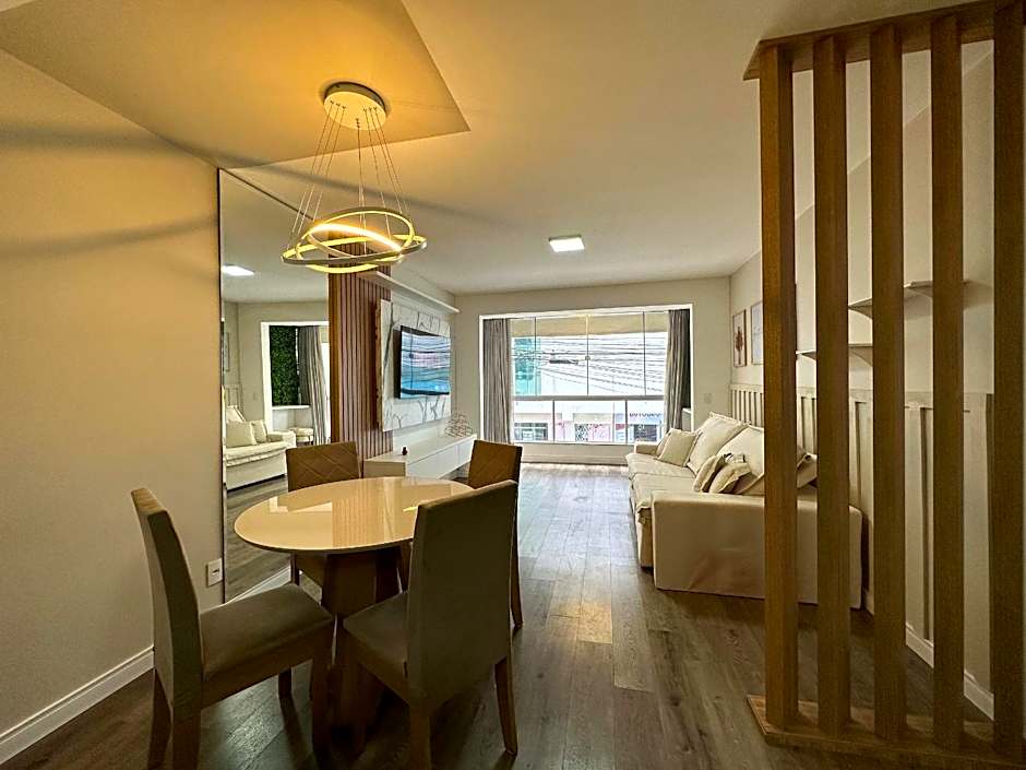 LA02- 2 Suítes +1Quarto | Jacuzzi | Churrasqueira