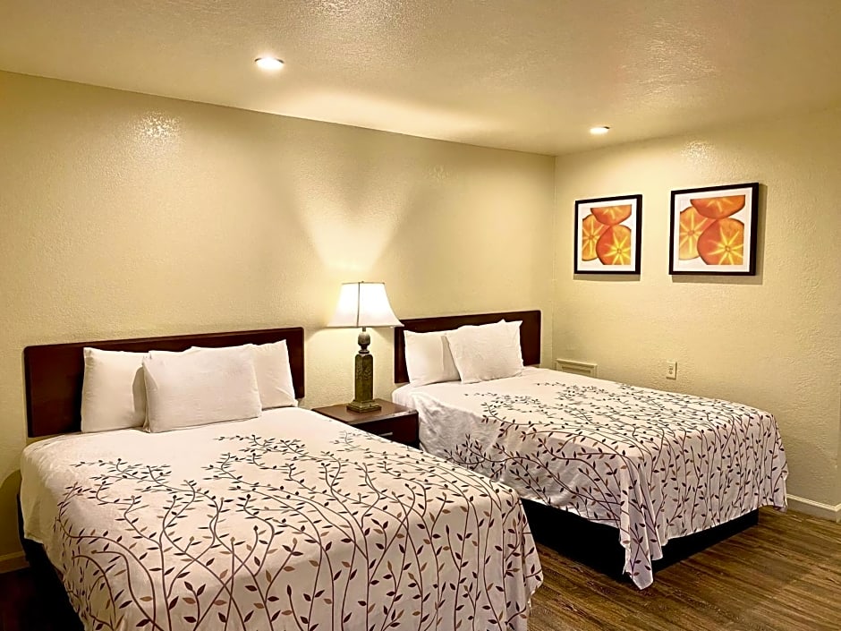 Whistling Pines Motel- Daily and Extended Stay