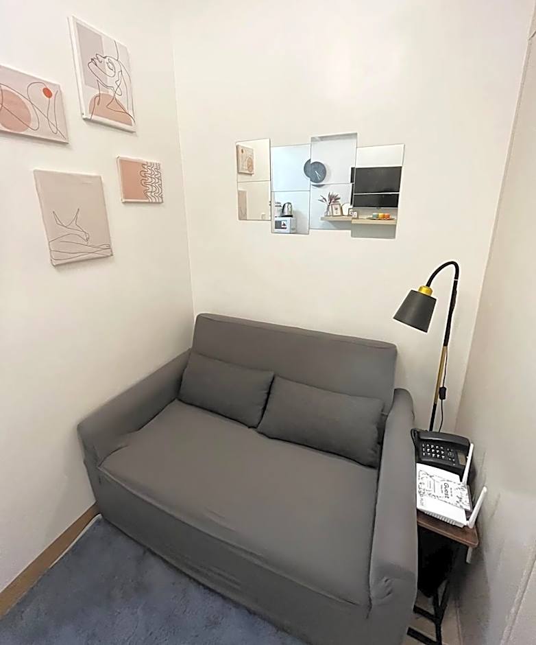 Posh 1BR @ SM Southmall w/ 100mbps and Netflix