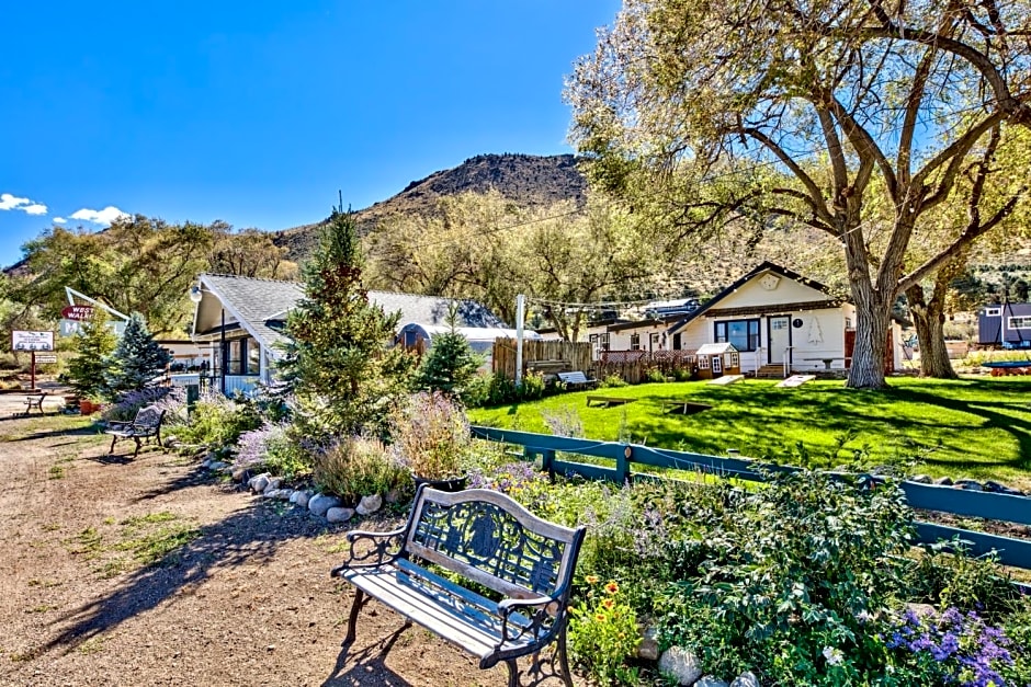 The Historic West Walker Motel