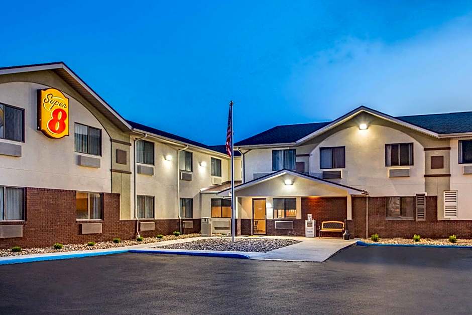 Super 8 by Wyndham Weston WV