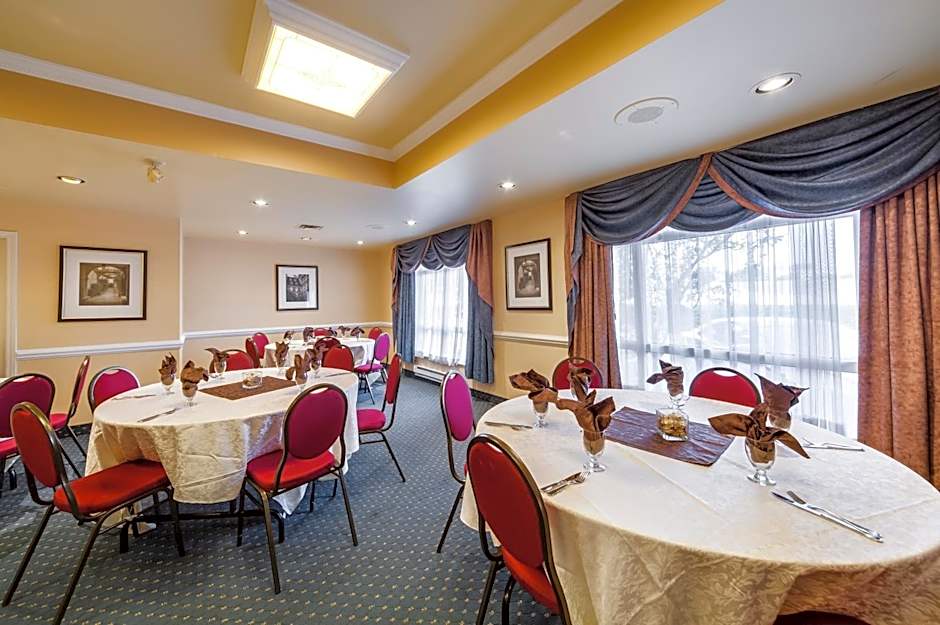 Monte Carlo Inn Oakville Suites