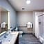 Holiday Inn Express Hotel & Suites Ennis By IHG