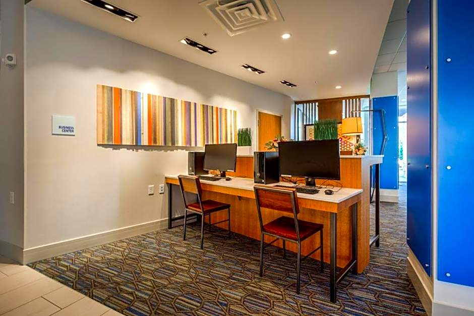 Holiday Inn Express & Suite Milroy - Reedsville By IHG