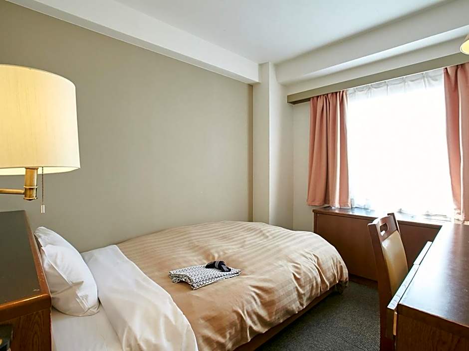 Photo 1 of 4 of Single Room