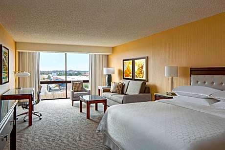 PURE Wellness, 1 Bedroom Suite, 1 King, Sofa Bed