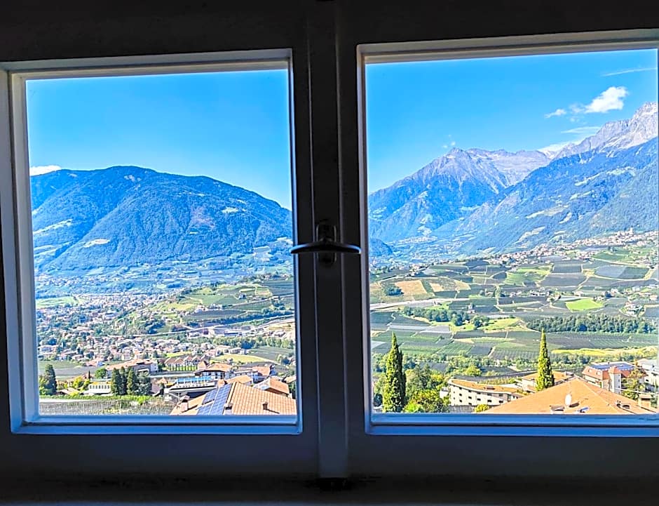Schenna Garni Eden Bed & Breakfast