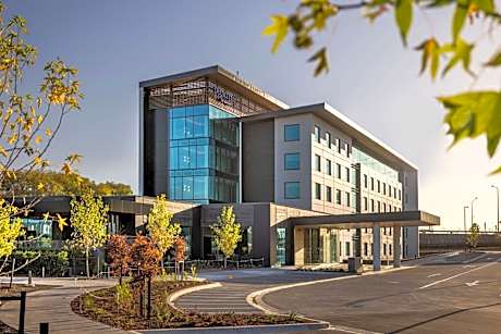 DoubleTree by Hilton Karaka