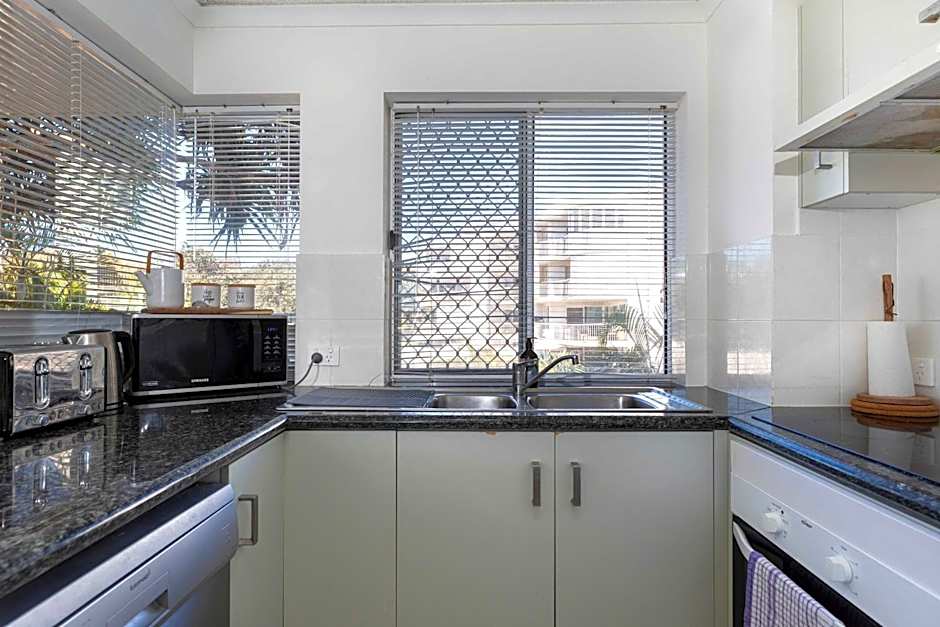 Surfside Buddina Beachfront 3bed Apt - Direct Beach Access