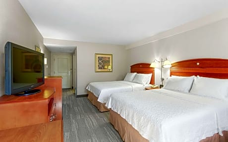 2 Queens Mobility/Hearing Access Tub Nosmok