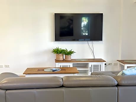 Two-Bedroom Deluxe Apartment with Balcony