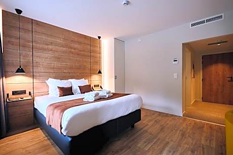 Double Room with Street View