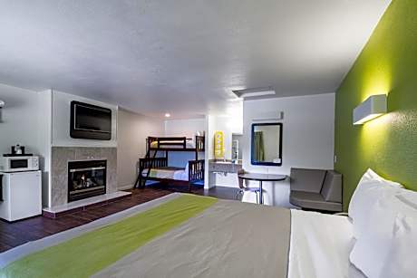 Deluxe Queen Room with Two Queen Beds