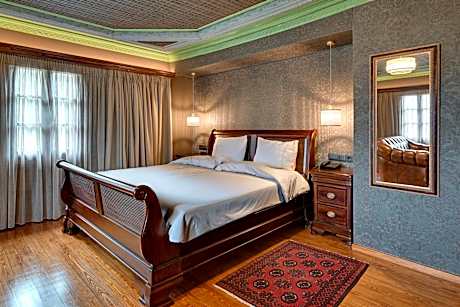 Suite with Lake View