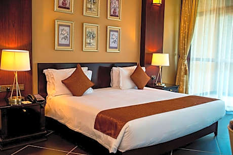 Executive Suite with Lake View