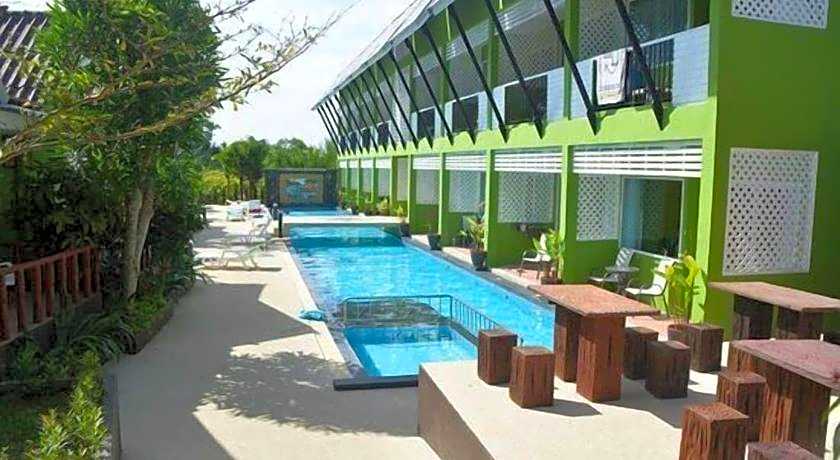 Khaolak C-nior Bungalows