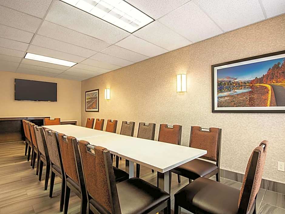 La Quinta Inn & Suites by Wyndham Vancouver Airport