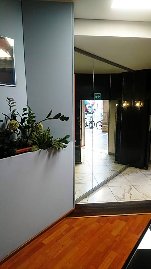 Giappone Inn Parking Hotel