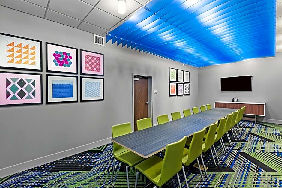 Holiday Inn Express and Suites Chanute By IHG