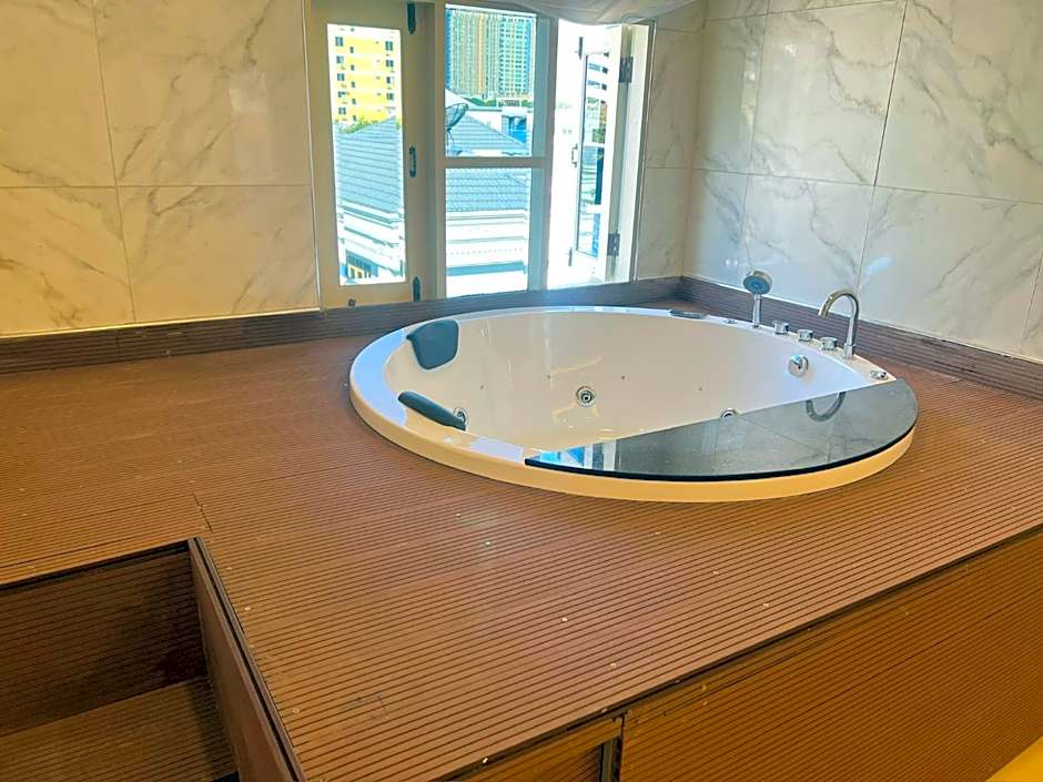 V20 Boutique Jacuzzi Hotel