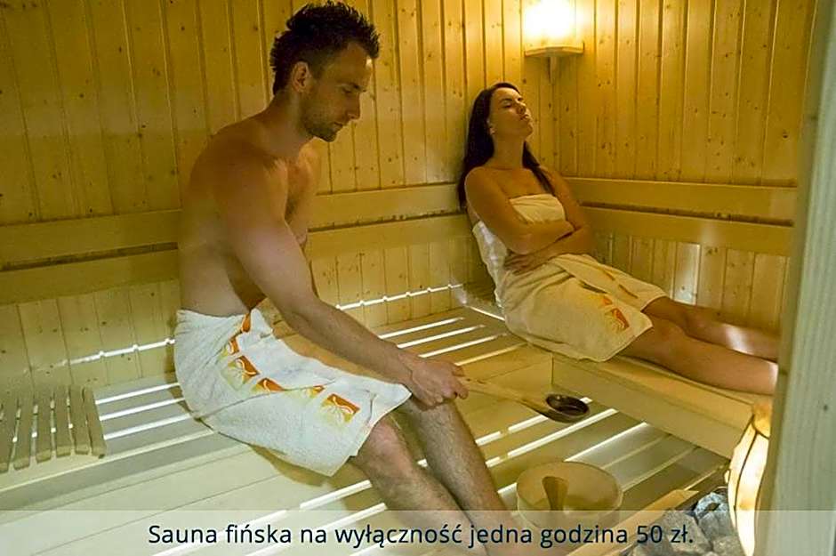 Nefryt - lodówka i czajnik w pokoju, dwa aneksy kuchenne ogólnodostępne, duży parking