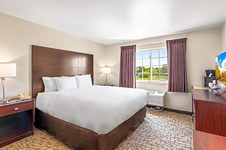 King Suite - Non-Smoking