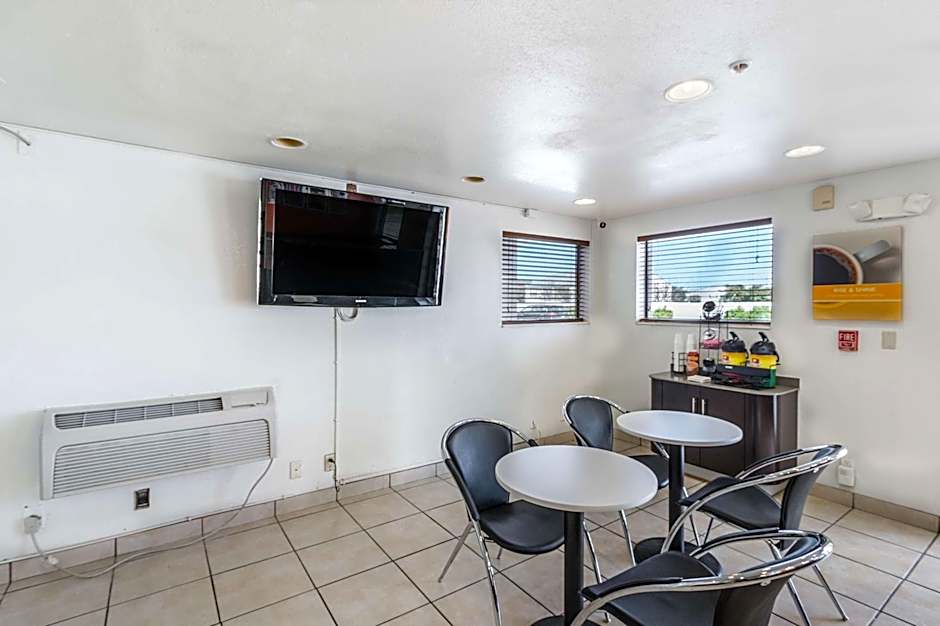 Motel 6-San Marcos, TX - North