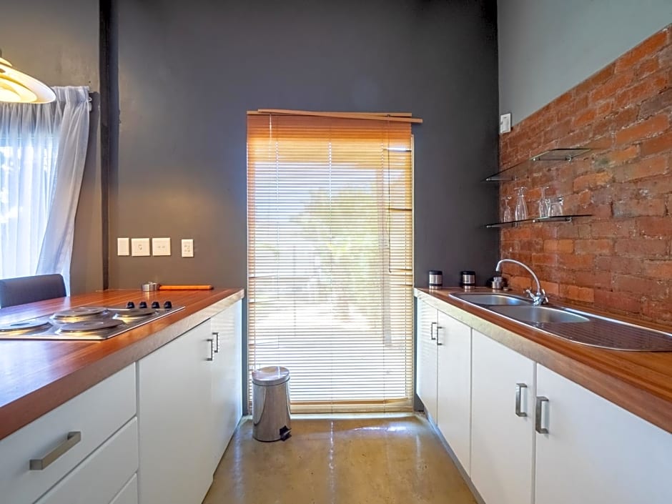 Private Studio flatlet, Uncapped Wifi, Netflix,Full DSTV