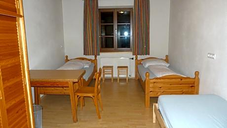 Basic Triple Room with Shared Bathroom