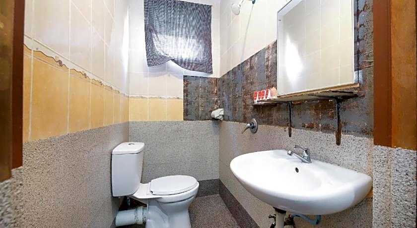 OYO 210 Hotel Five 2