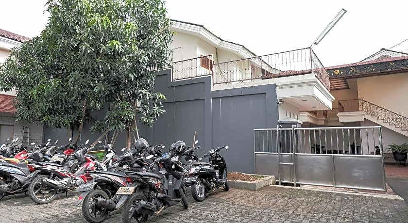 wisma delapan Mitra RedDoorz