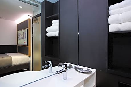 Double Room - No Window