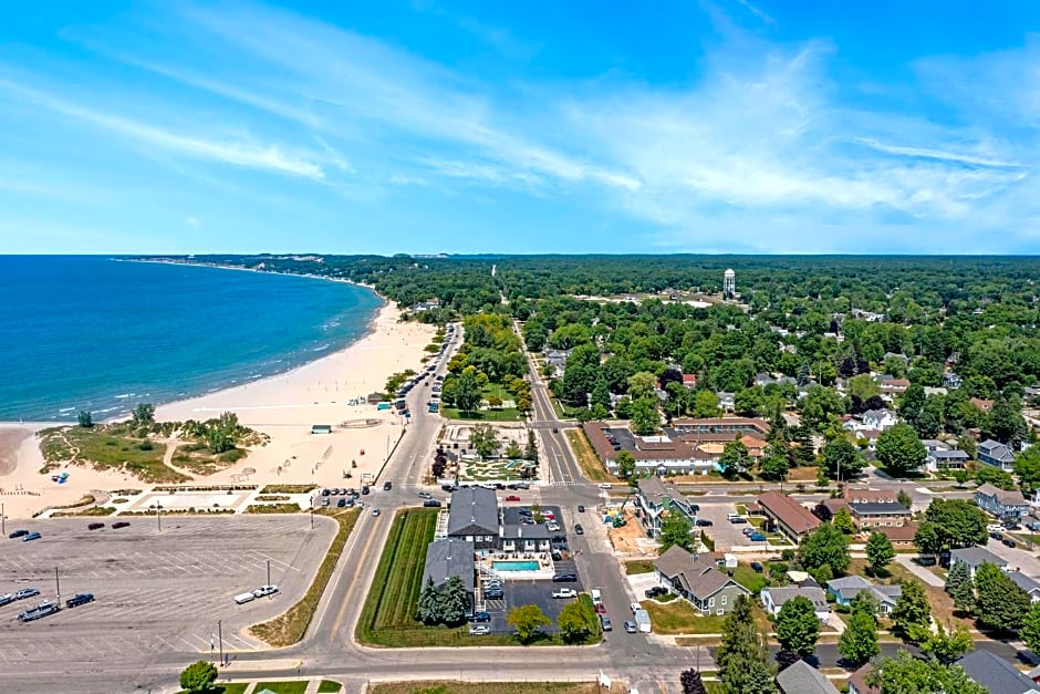 Snyders Shoreline Inn