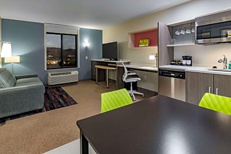 1 King Hearing Accessible Suite Non-Smoking