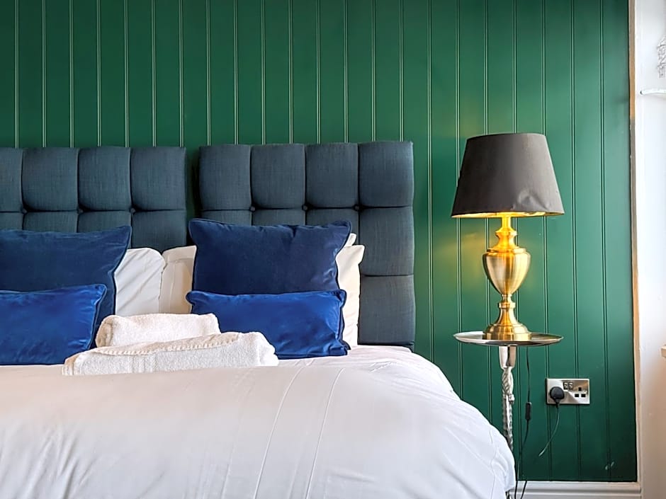 Delmont Hotel & View Restaurant