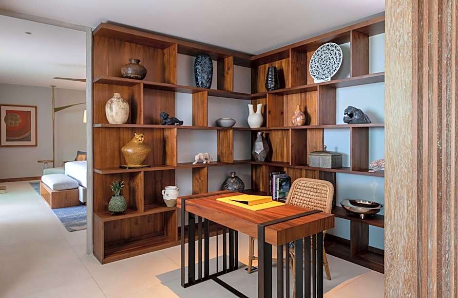 Conrad Punta de Mita