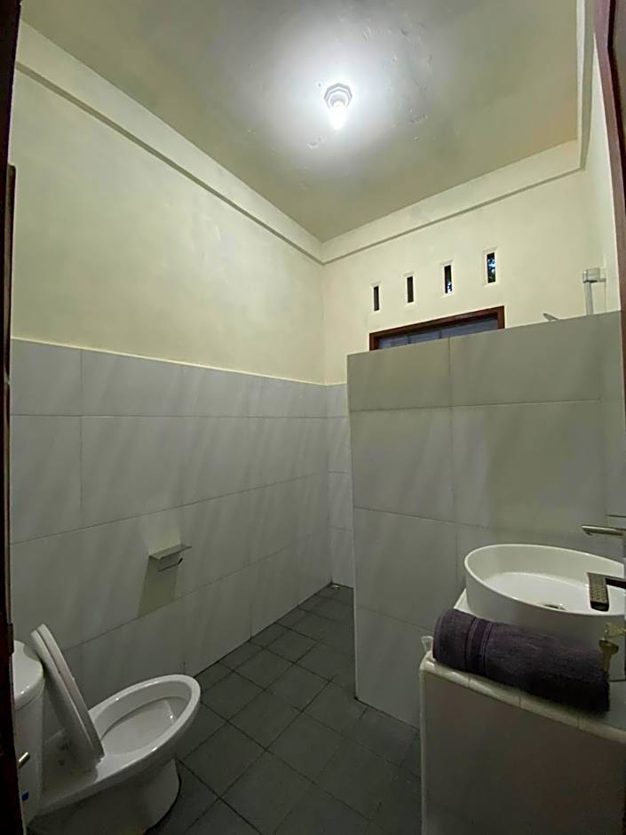 Gino's Place - Guest House & Jungle Trekking