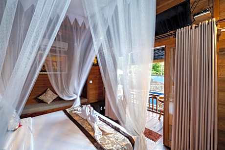 Junior Suite with Pool View