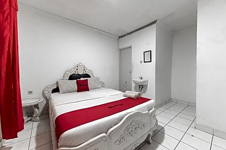 RedDoorz near Terminal Pasir Hayam Cianjur