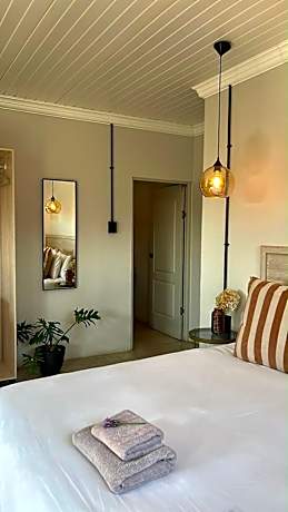 Lighthouse Guesthouse & Cafe