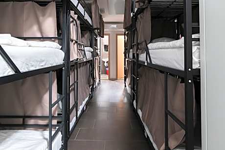 Private Room (24 Adults)