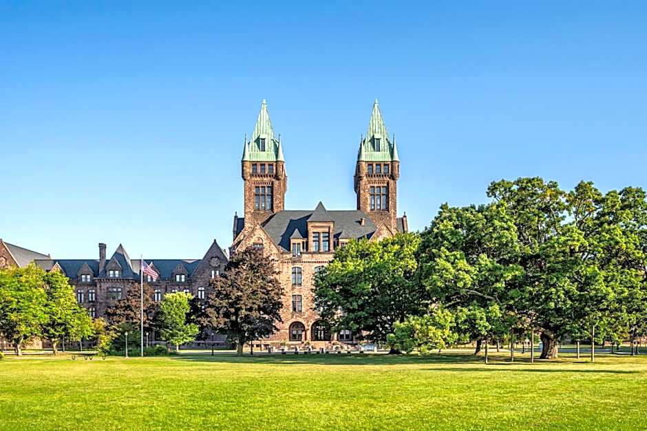 The Richardson Hotel