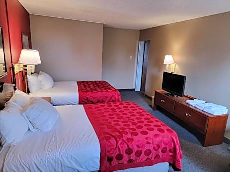 One-Bedroom Suite with One King and Two Double Beds - Non-Smoking