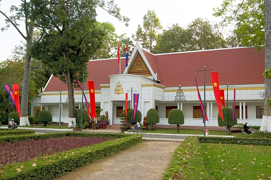 Through The Looking Glass Wellness Retreat Resort – Siem Reap, 