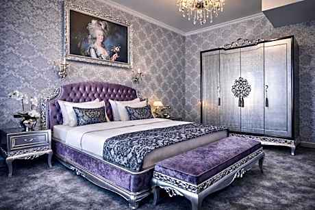Marie Antoinette Queen Suite - VIP floor (VIP Spa Access)