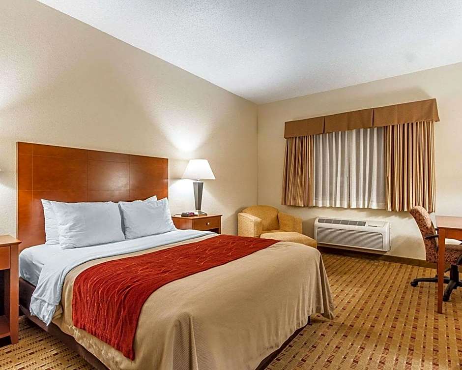 Quality Inn & Suites Eau Claire University Area