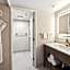 456 Embarcadero Inn & Suites