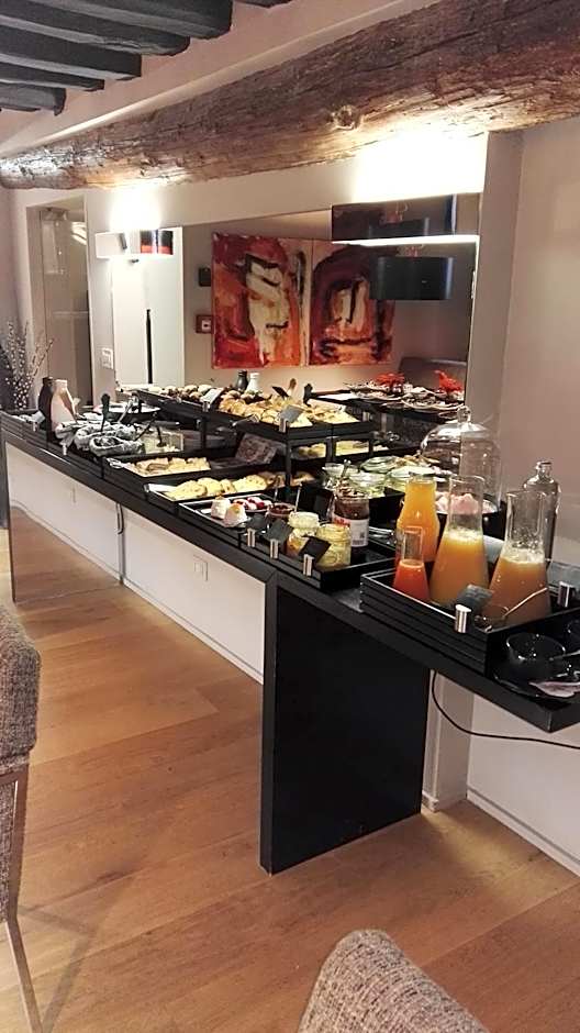 Charming House DD724