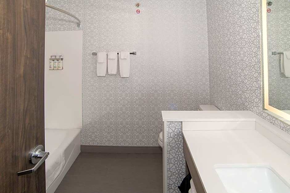 Holiday Inn Express And Suites Moose Jaw By IHG