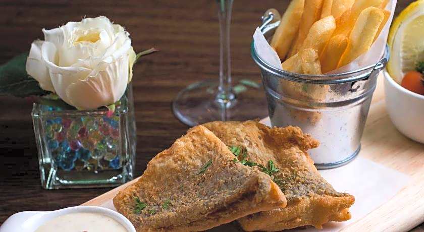 GreenVille Laguna Hotel